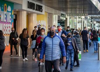 Aussie 온라인 소매 급증, 오프라인은 언제쯤? Retailers are hoping for a bumper Christmas trade after a year dotted with prolonged COVID-19 lockdowns. (Getty)
