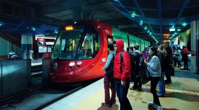 시드니 이너웨스트 트램에서 균열 발견 The inner west light rail line will be closed for at least another month.CREDITCHRISTOPHER PEARCE