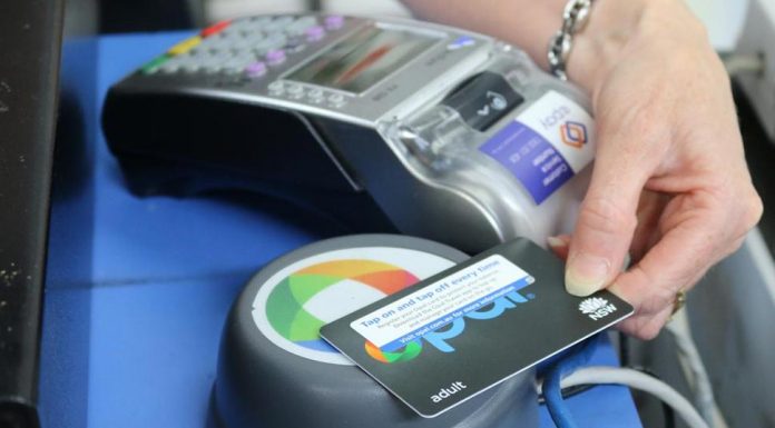 시드니 서부, 버스 운전사 임금 분쟁에 대한 조치로 버스 무료로 운행 The opal system has been switched off for the day. Picture Jake McCallum