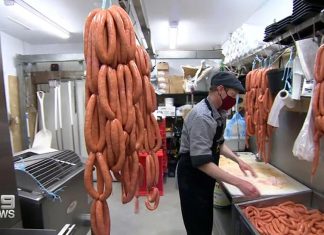 육류 가격 향후 18개월동안 치솟을 것 The price of meat will be under pressure for 18 months or more because (9News)