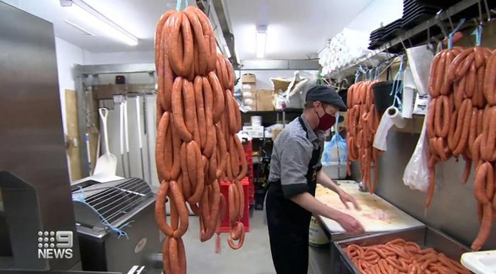 육류 가격 향후 18개월동안 치솟을 것 The price of meat will be under pressure for 18 months or more because (9News)