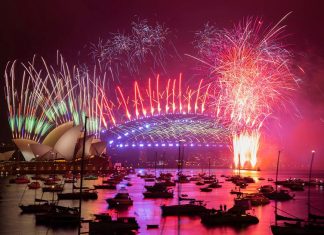 시드니에서 열리는 새해 전야 행사 Fireworks will go ahead in Sydney this year for New Year's Eve. (Dominic Lorrimer)