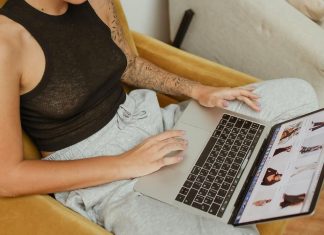 후불 결제 서비스 사용시 크리스마스 후에 심각성 경고 Personal debt surges ahead of Christmas, with people often spending a little more than they bargained for.(Pexels)