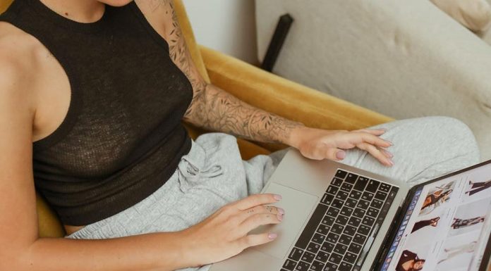 후불 결제 서비스 사용시 크리스마스 후에 심각성 경고 Personal debt surges ahead of Christmas, with people often spending a little more than they bargained for.(Pexels)