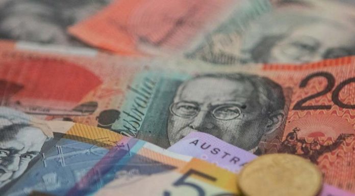 2022년 근로자 임금 하락세 가능성 Real wages are likely to continue to fall over the coming year, according to Labor.