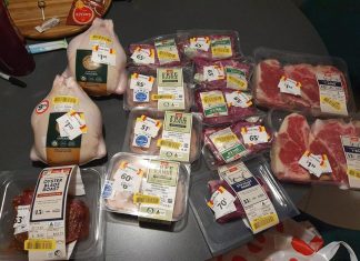 콜스에서 고기 234불 어치를 10불에 사는 방법 The Coles shopper shared this photo of her markdown haul. Credit Markdown Addicts AustraliaFacebook