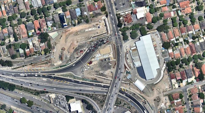 NSW 정부 유료 도로 사용료, Opal 카드 청구 시스템 고려 Transurban, which owns all Sydney’s toll roads except the Harbour Bridge and Tunnel, collected $2.27 billion in toll fees from its global network in the 2021 financial year, a flat result on 2020 thanks to rolling lockdo