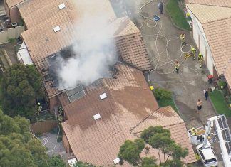 휠체어 타는 여성 시드니 주택 화재에 갇혀 사망 A woman has been killed in a fire at a home in Northmead. (9News)