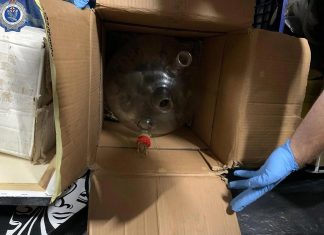 NSW 경찰특공대, 센트럴 코스트 마약 제조시설 발견 Four men have been charged after police were lead to the discovery of a major clandestine drug lab. Picture NSW Police