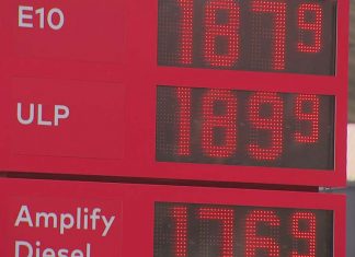 이번주 시드니 휘발유 가격 사상 최고치 경신 Petrol prices are surging across Sydney once again. (9News)