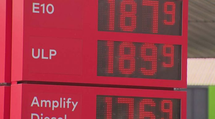 이번주 시드니 휘발유 가격 사상 최고치 경신 Petrol prices are surging across Sydney once again. (9News)
