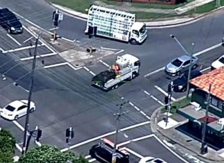NSW 경찰, 리드컴 도난차 영화같은 추격전 Police chased the 33 year-old man in an allegedly stolen truck through busy suburbs. Picture NSW Police
