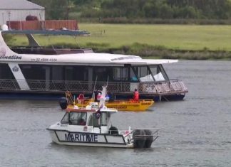 호크스베리 강 하우스 보트에서 실종된 아빠 The man went missing in the Hawkesbury River on Monday evening. Credit 7NEWS