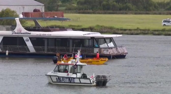 호크스베리 강 하우스 보트에서 실종된 아빠 The man went missing in the Hawkesbury River on Monday evening. Credit 7NEWS