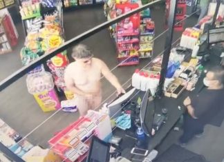 나체로 주유소에서 휘발유 값 지불 CCTV of the moment has since circulated online. Source TwitterBrunobBouchet