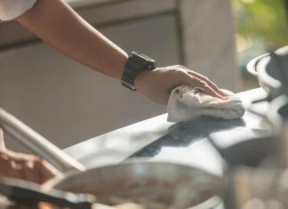 식품 서비스 부문의 위생 실패, 연간 호주 경제에 150억 달러 손해 Changes to food safety rules are being proposed to reduce foodborne illness.