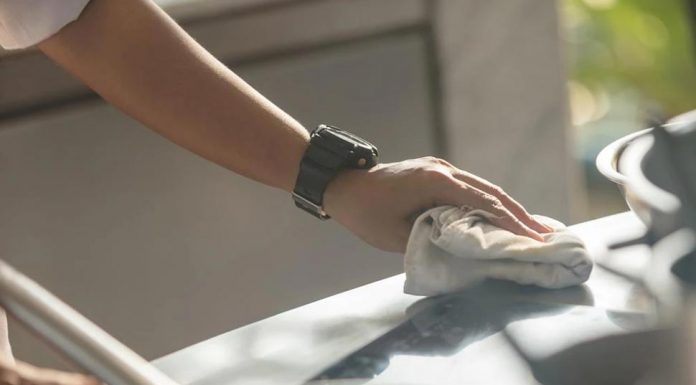 식품 서비스 부문의 위생 실패, 연간 호주 경제에 150억 달러 손해 Changes to food safety rules are being proposed to reduce foodborne illness.