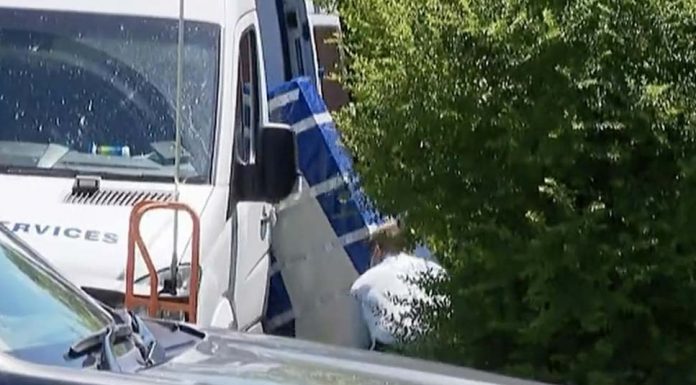 NSW 지역 주택 냉동실에서 신생아 시신 발견 Police have removed the freezer from the Corowa home. Picture Ten News