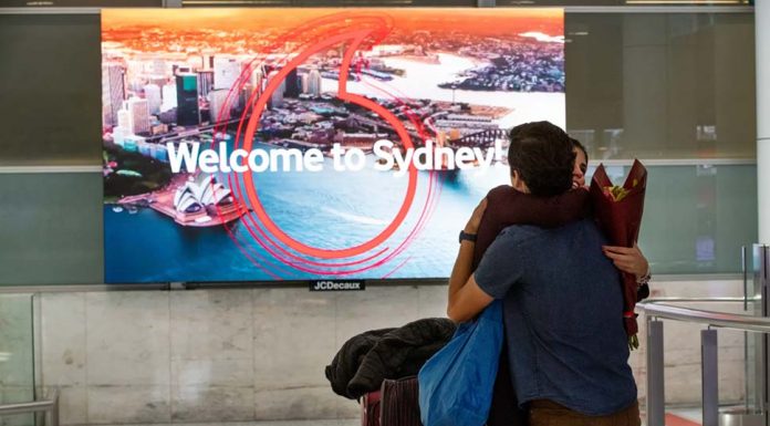 국경봉쇄 각종 방역제재 전면해제 Scenes from Sydney Airport on Sunday as Australia gears up to welcome overseas visitors for the first time in two years on Monday.CREDITEDWINA PICKLES