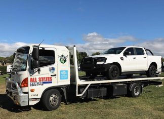 안티 백신 시위 참가자의 차에서 장전된 소총 발견 car that had to be towed after an owner refused to remove it. Picture NCAGary Ramage