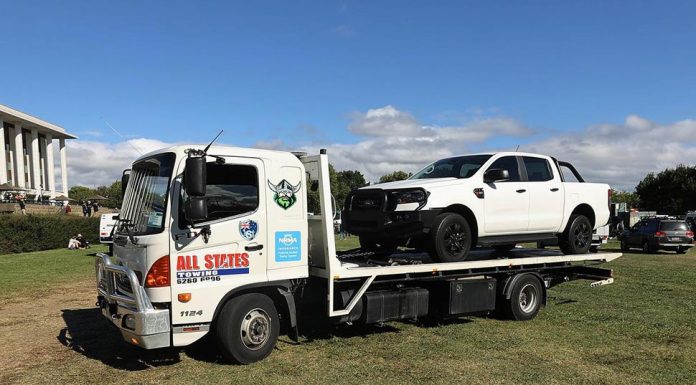 안티 백신 시위 참가자의 차에서 장전된 소총 발견 car that had to be towed after an owner refused to remove it. Picture NCAGary Ramage