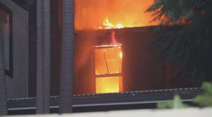 뉴타운 숙박시설 화재로 3명 사망, 1명 실종 At least three people are dead after a house fire in Newtown. (9News)