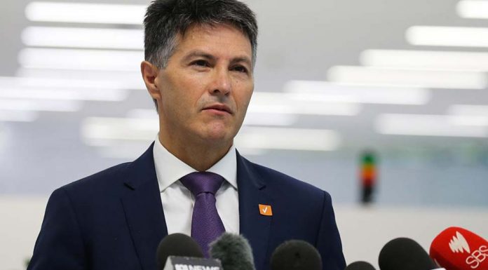 NSW Covid 보조금 신청 최대 5분의 1사기 가능성 Customer Service Minister Victor Dominello said there was room for improvement. Picture Gaye Gerard NCA Newswire