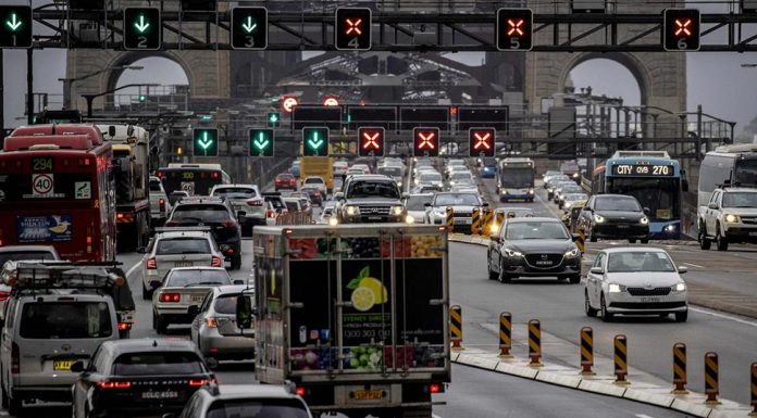 NSW 야당, 운전자 비용, 이보다 높았던 적 없다 비난 Drivers face expensive fees, tolls and petrol. Picture NCA NewsWire Dylan Coker