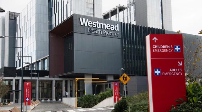 건강했던 두 살짜리 아기, 코비드로 사망 The two-year-old died at the Sydney Children’s Hospital at Westmead on Friday.CREDITLOUISE KENNERLEY