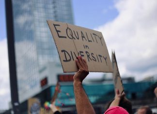 유색인종차별 심각, 취업 박탈까지도 유색인종차별 심각, 취업 박탈까지도