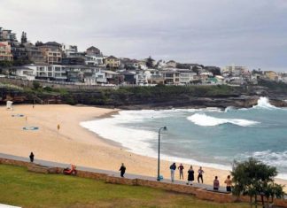 시드니 동부 브론테 비치(Bronte Beach)에서 여성 시체 발견 A woman's body was found on the sand by an early morning visitor to Sydney's Bronte Beach. File image. Credit AAP