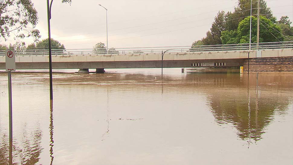 Floodwaters have peaked at the Hawkesbury River near the Windsor Bridge. (9News)