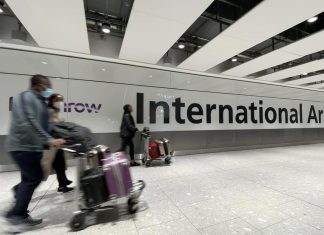 영국-호주워킹홀리데이 비행기표가 단돈 17달러 South Australia is looking to create a tourism boost by offering ridiculously return cheap flights for those coming over on a working holiday. Picture: Leon Neal/Getty Images