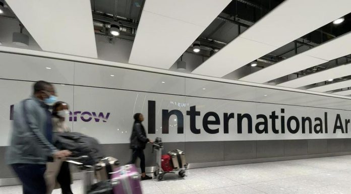 영국-호주워킹홀리데이 비행기표가 단돈 17달러 South Australia is looking to create a tourism boost by offering ridiculously return cheap flights for those coming over on a working holiday. Picture: Leon Neal/Getty Images