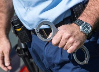 NSW 경찰관 원주민 소년의 신체부위를 만지는 추행 The boy was uncooperative with police. Picture Supplied.