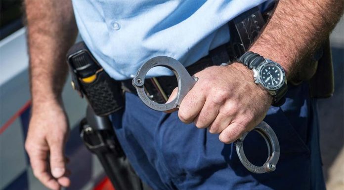 NSW 경찰관 원주민 소년의 신체부위를 만지는 추행 The boy was uncooperative with police. Picture Supplied.