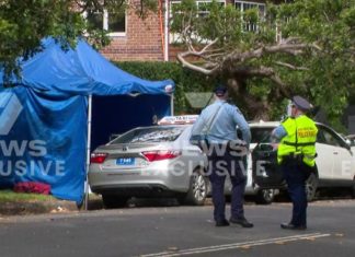 센테니얼 공원 택시에서 남성 시신 발견 The man allegedly sniffed a white substance with two other taxi drivers which is believed to have led to his overdose. Picture 7 News