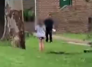 대낮 시드니 공원에서 어린이들에게 20달러 줄테니 따라오라 한 남성 The man approached one child, asking them for $20. Credit 7NEWS