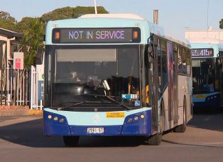 버스 운전자들의 파업으로 무료 버스탑승권 제공 Bus drivers have turned off their opal card machines as part of the strike. (9News)