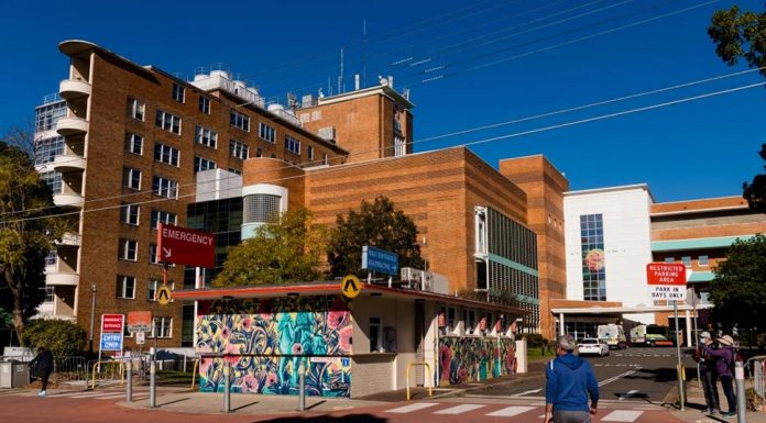 NSW 오미크론 파동, 의료진 부족, 구급차 과부하 Concord Repatriation Hospital in Sydney’s inner west.CREDITJAMES BRICKWOOD