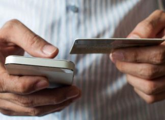 50만 달러 사기를 당한 NSW 부부 The ATO received more than 37,000 reports of scams in November this year. (Getty)
