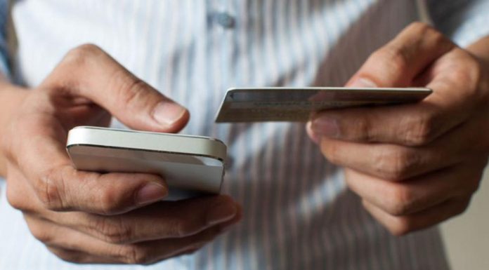 50만 달러 사기를 당한 NSW 부부 The ATO received more than 37,000 reports of scams in November this year. (Getty)