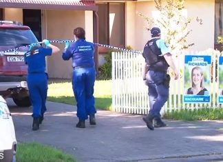 NSW 시장, 습격 당해 httpswww.9news.com.aunationalhawkesbury-mayor-stabbed-nsw-mayor-stabbed-after-group-of-men-storm-his-family-home6a24e1b6-e3ba-43fa-bec4-7a2a07cb0edb