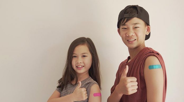 어린이와 청소년들을 위한 COVID-19 백신