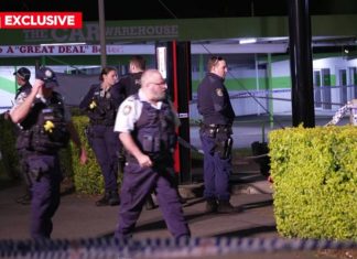 KFC 앞에서 ‘삼각관계’인 소년을 찌른 10대 청소년 A teenage boy has been charged with murder following the fatal stabbing of another boy at Casino in NSW. (Nine)