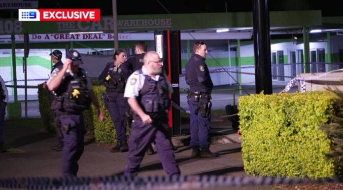 KFC 앞에서 ‘삼각관계’인 소년을 찌른 10대 청소년 A teenage boy has been charged with murder following the fatal stabbing of another boy at Casino in NSW. (Nine)