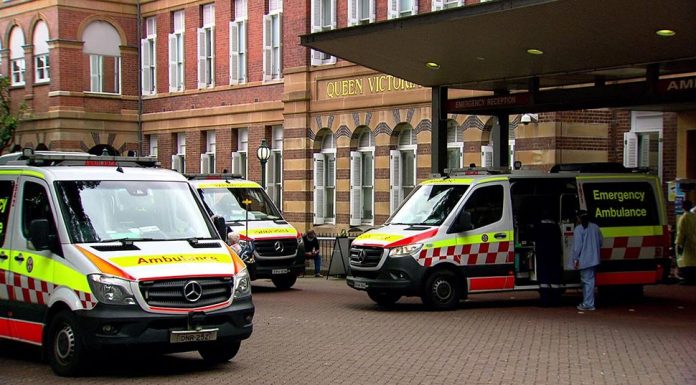 NSW, 긴급전화번호 000에 불필요한 호출들 Ambulances are receiving an influx of non-emergency calls. (9News)