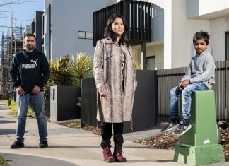 주택 인지세를 토지세 대체 내년 예산에 반영 Ashraf Alam and his wife Tasnuva Sumaiya, with their six-year-old son Leroy, are aspiring first home buyers who are struggling to find a townhouse in St Mary’s and Prospect for less than $650,000 in a bid to avoid paying stamp duty.CREDITLOUIE DOUVIS