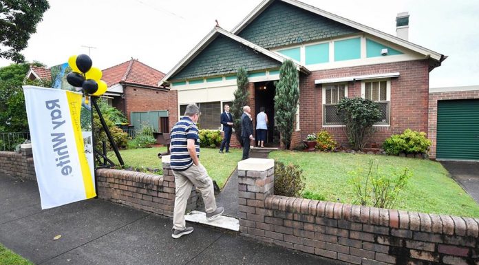 현재 10조 달러의 가치가 있는 호주 주택 시장 Australia's property market has recorded another jump. (Peter Rae)