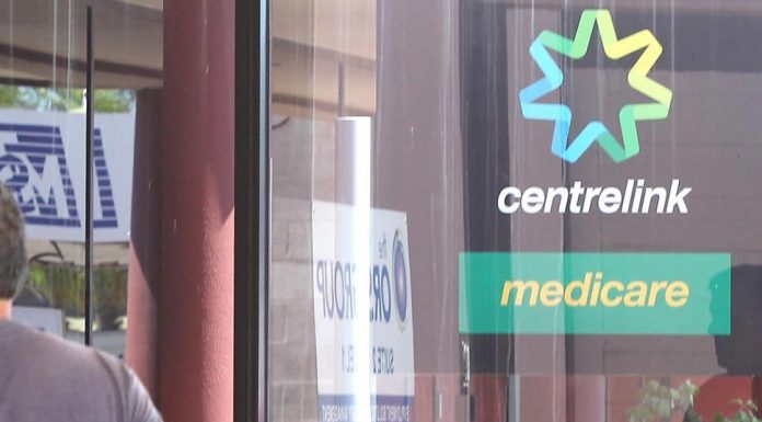 290만 달러 치과 메디케어 사기 Commonwealth prosecutors claim the Olivier family claimed fraud payments of almost $3m.